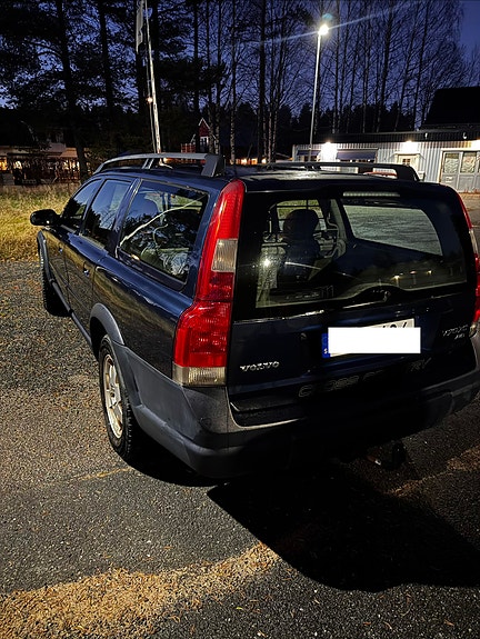 Volvo XC70 2 of 7