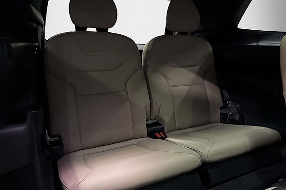 Volvo EX90 14 of 26