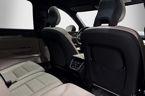 Volvo EX90 13 of 26