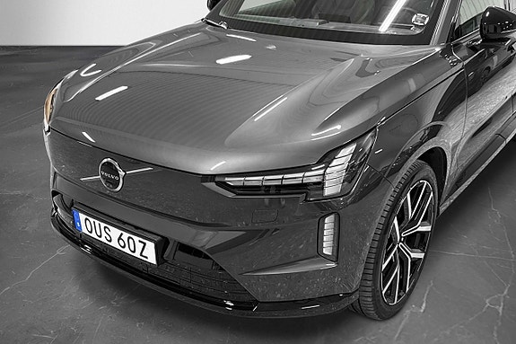 Volvo EX90 24 of 26