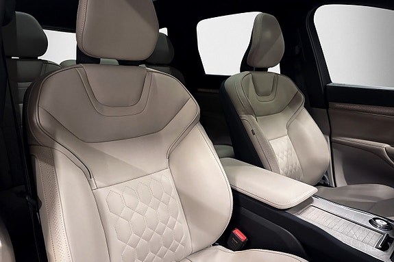 Volvo EX90 11 of 26