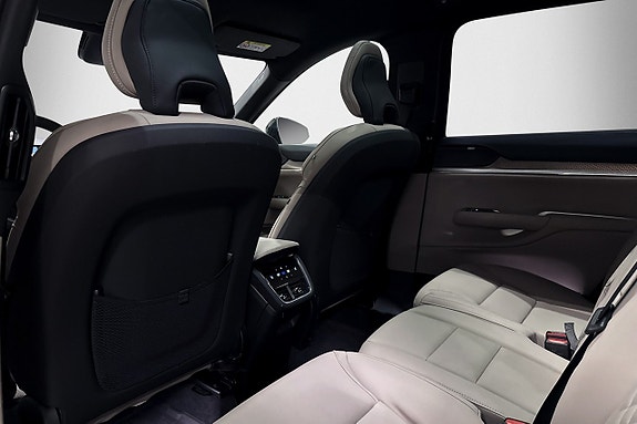 Volvo EX90 12 of 26