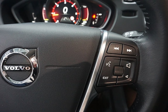 Volvo V40 Cross Country 16 of 25