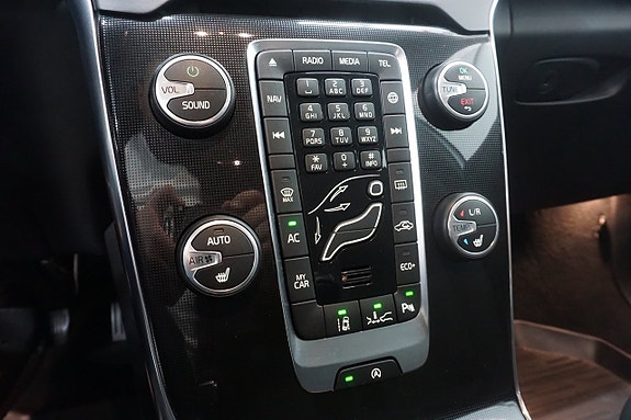 Volvo V40 Cross Country 17 of 25