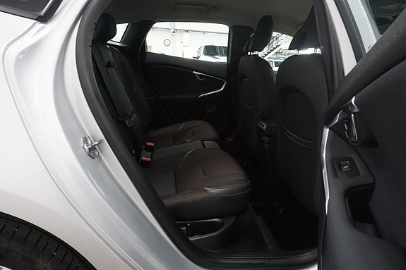 Volvo V40 Cross Country 10 of 25