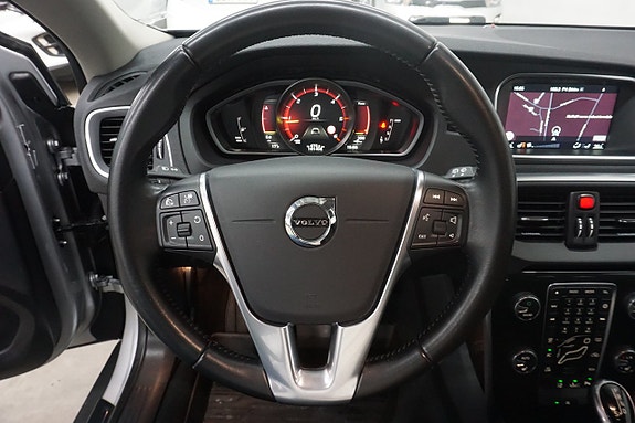 Volvo V40 Cross Country 14 of 25