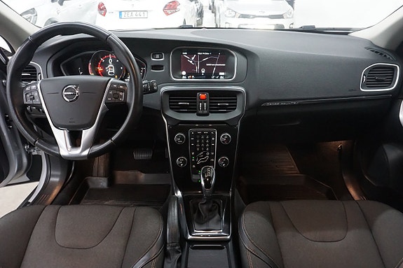 Volvo V40 Cross Country 12 of 25