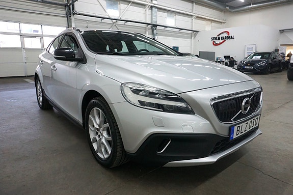 Volvo V40 Cross Country 6 of 25
