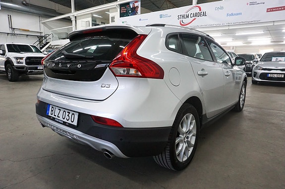 Volvo V40 Cross Country 5 of 25
