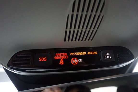 Volvo V40 Cross Country 23 of 25