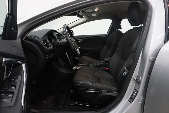Volvo V40 Cross Country 7 of 25