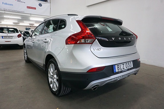 Volvo V40 Cross Country 4 of 25