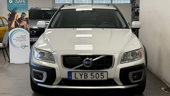 Volvo XC70 2 of 26