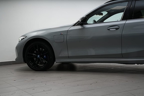 BMW 330e 11 of 20