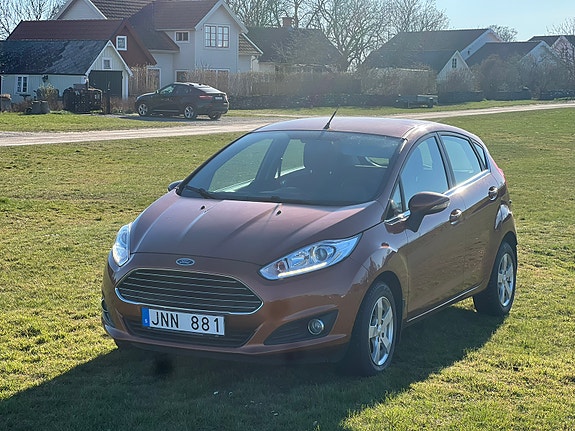 Ford Fiesta 2 of 4