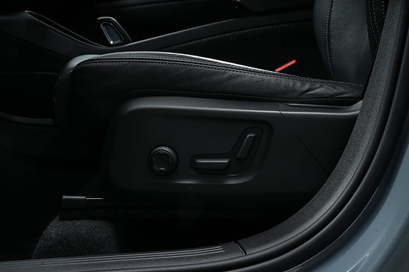 Volvo XC40 13 of 21