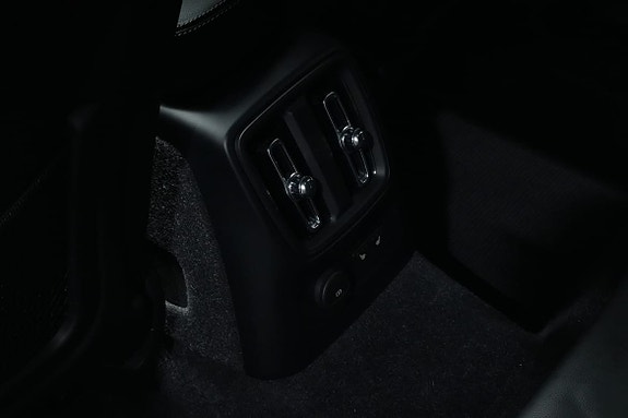Volvo XC40 16 of 21