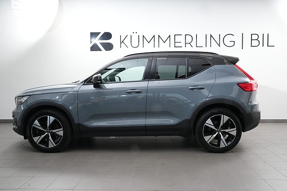Volvo XC40 2 of 21