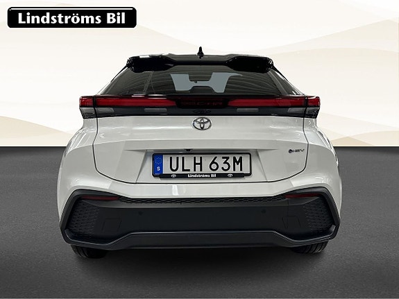 Toyota C-HR 8 of 19