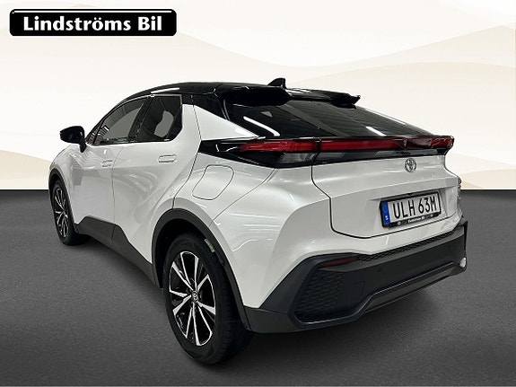 Toyota C-HR 4 of 19