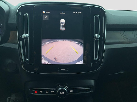 Volvo XC40 17 of 20