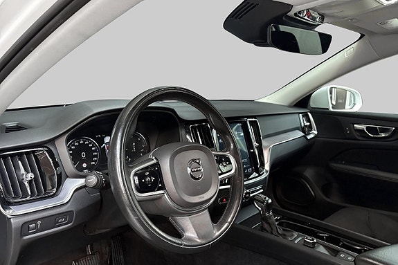 Volvo V60 Cross Country 8 of 15