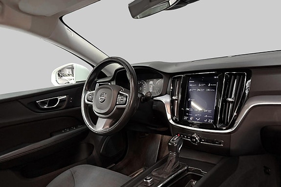 Volvo V60 Cross Country 9 of 15