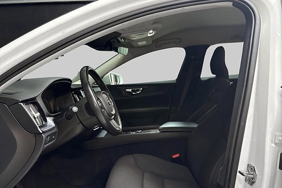 Volvo V60 Cross Country 7 of 15
