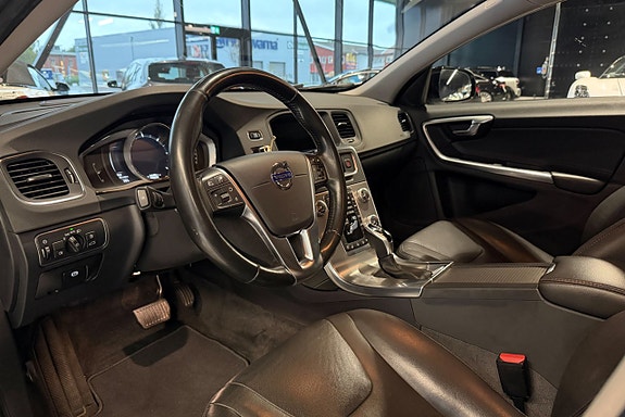 Volvo V60 Cross Country 5 of 10