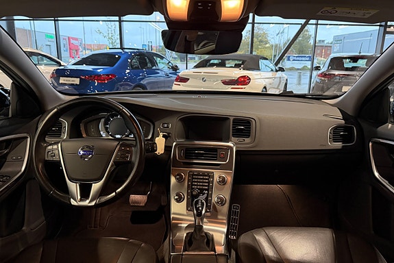 Volvo V60 Cross Country 8 of 10