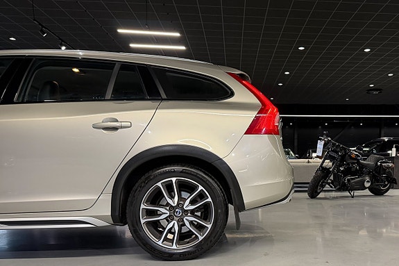 Volvo V60 Cross Country 4 of 10