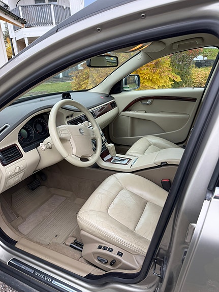 Volvo XC70 7 of 12