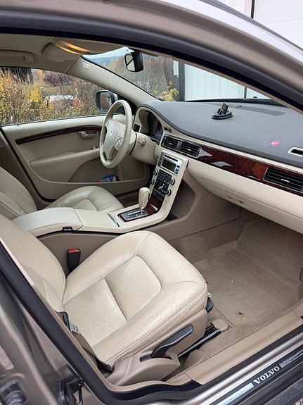 Volvo XC70 9 of 12