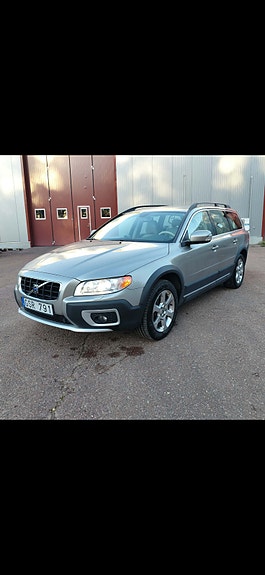 Volvo XC70 2 of 12