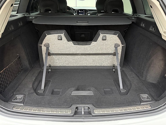 Volvo V60 Cross Country 24 of 26