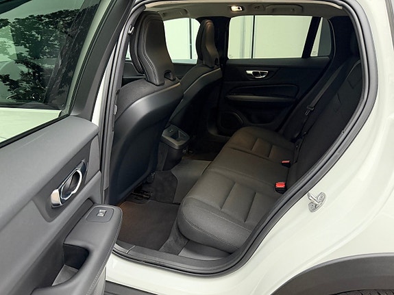 Volvo V60 Cross Country 13 of 26