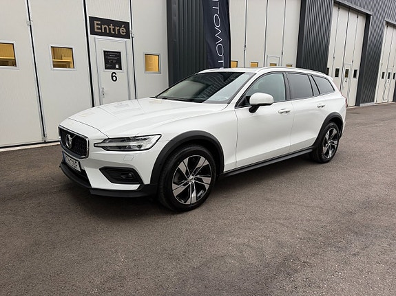 Volvo V60 Cross Country 8 of 26
