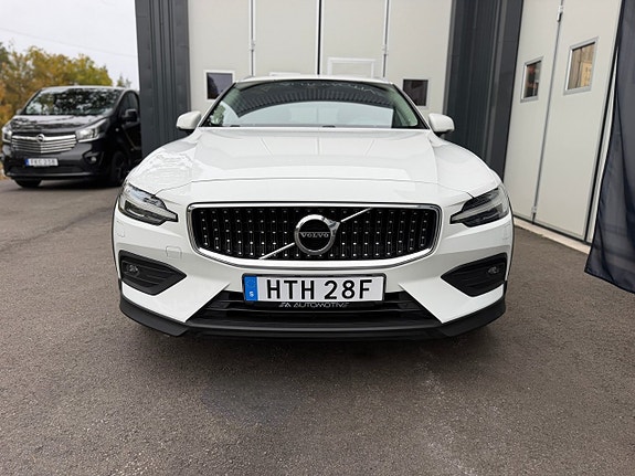 Volvo V60 Cross Country 4 of 26