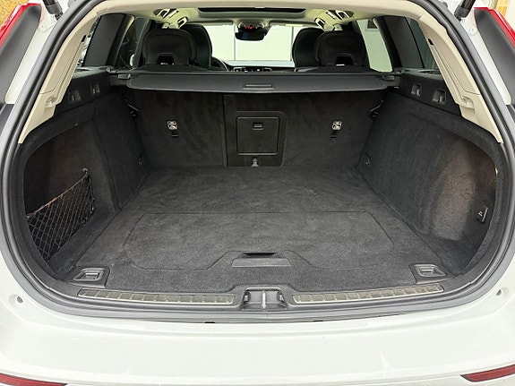 Volvo V60 Cross Country 23 of 26
