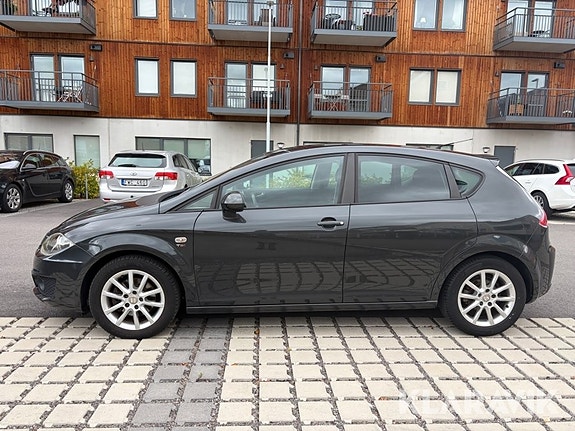 Seat Leon 2 of 6