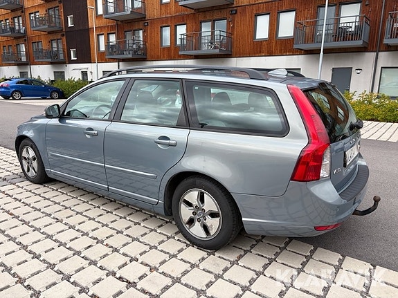 Volvo V50 3 of 6