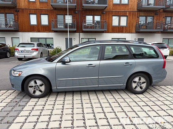 Volvo V50 2 of 6
