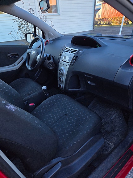 Toyota Yaris 6 of 6