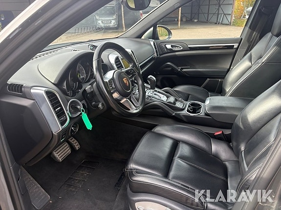 Porsche Cayenne S 5 of 6