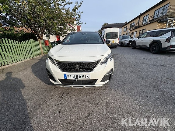 Peugeot 5008 2 of 6