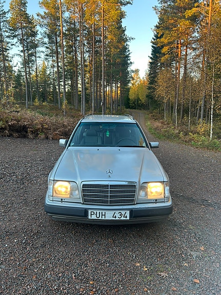 Mercedes-Benz 220 TE 4 of 8