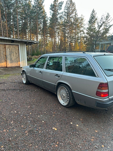 Mercedes-Benz 220 TE 3 of 8