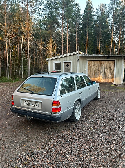 Mercedes-Benz 220 TE 5 of 8