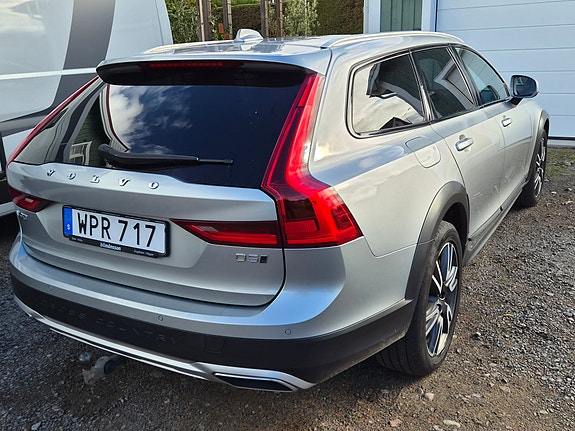 Volvo V90 Cross Country 2 of 11