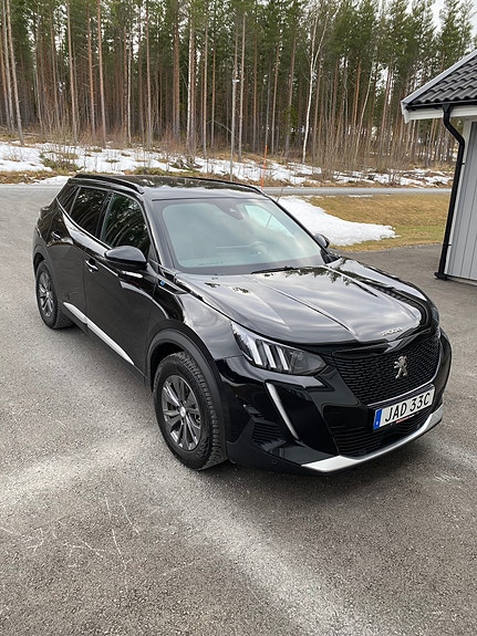 Peugeot e-2008 2 of 5